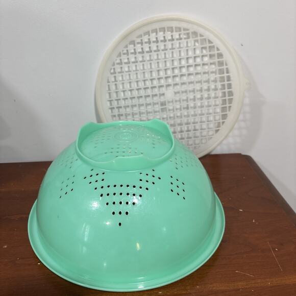 Tupperware Vintage Jadeite Green Colander #339 With Strainer Lid #516 - Picture 1 of 6